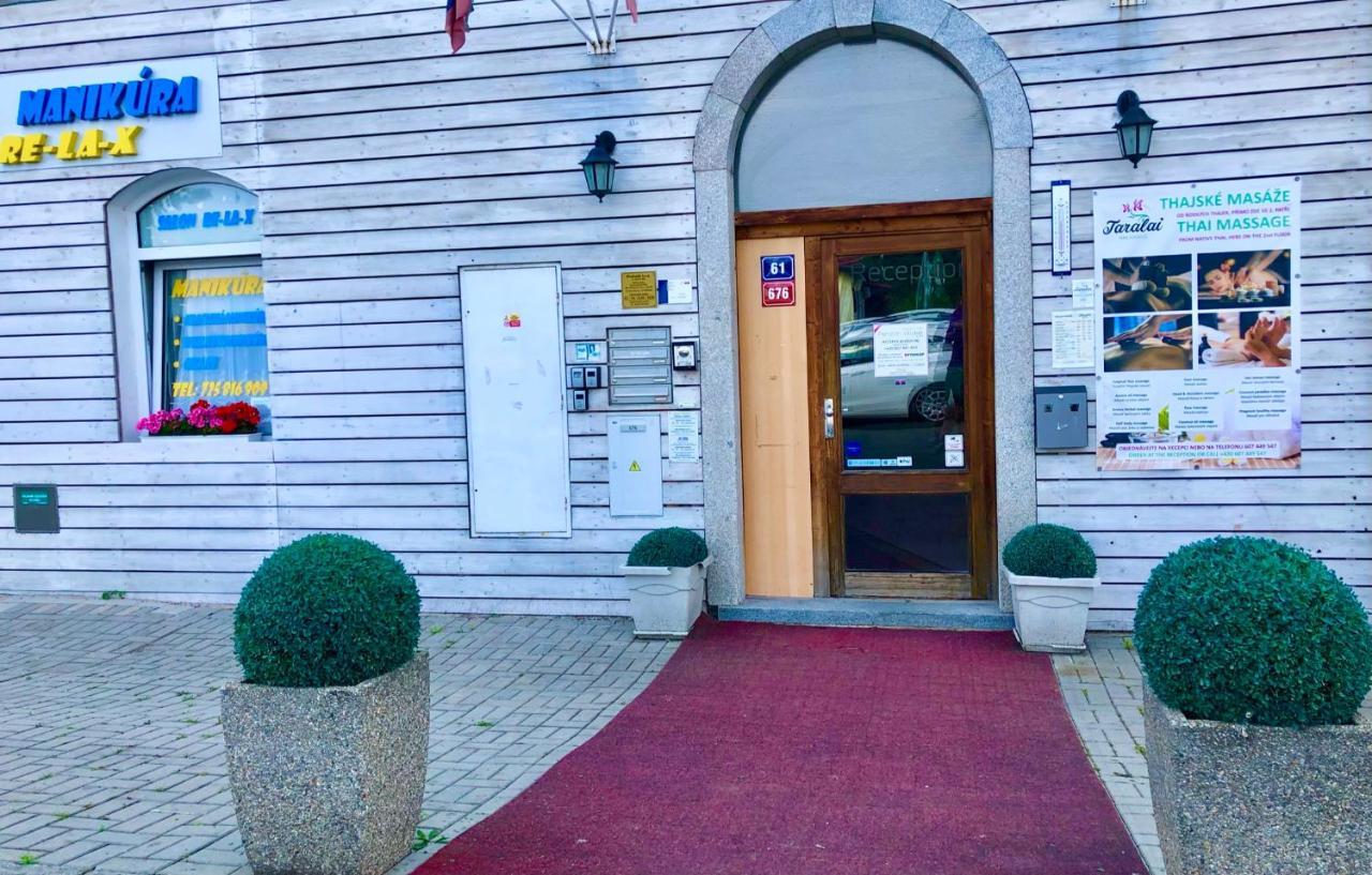 Pension Village Κάρλοβι Βάρι Εξωτερικό φωτογραφία