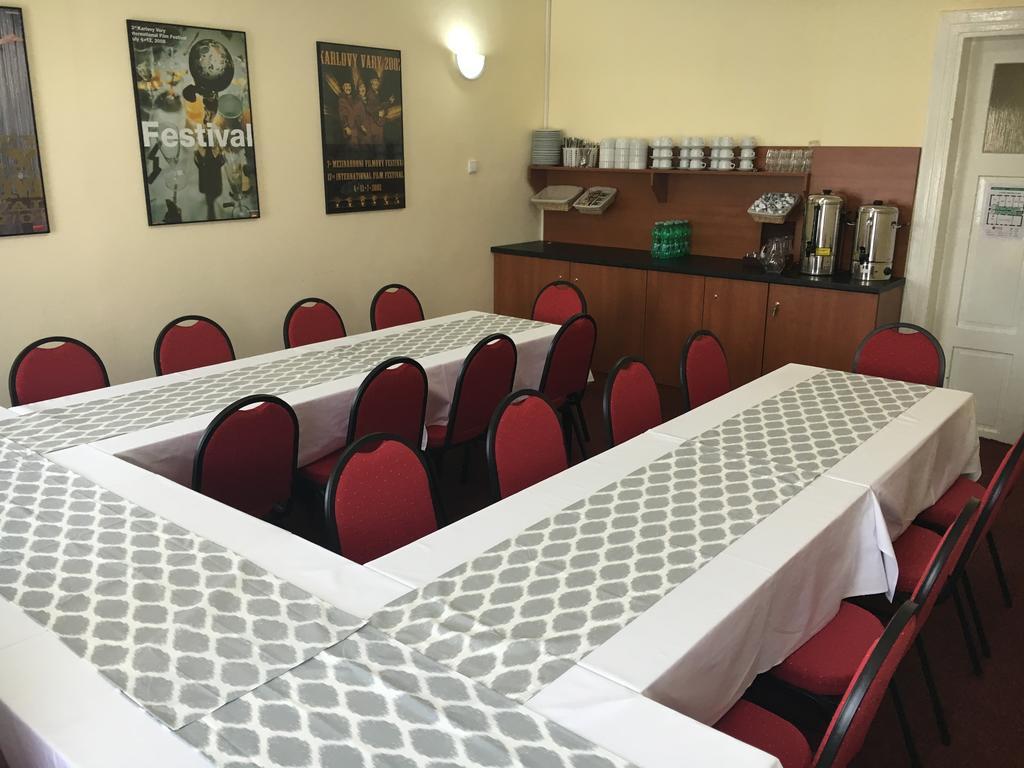 Pension Village Κάρλοβι Βάρι Εξωτερικό φωτογραφία