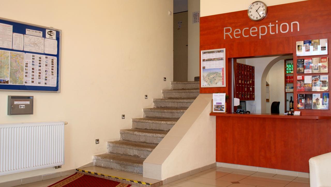 Pension Village Κάρλοβι Βάρι Εξωτερικό φωτογραφία