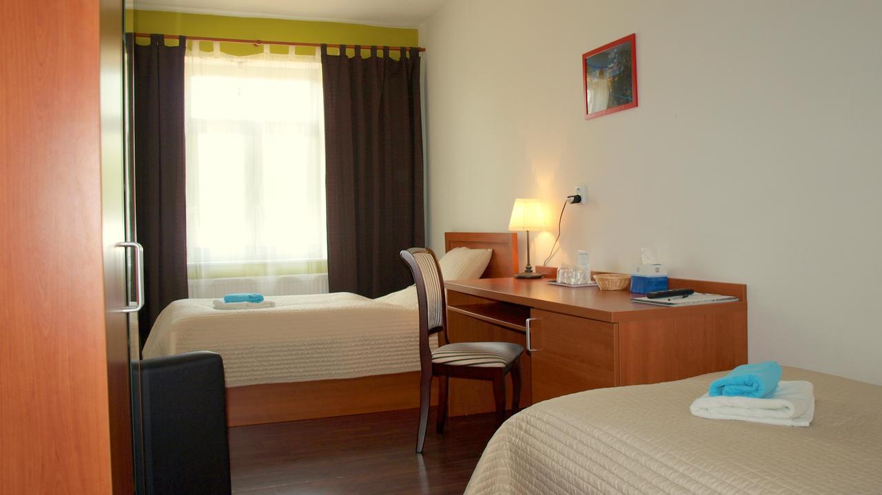 Pension Village Κάρλοβι Βάρι Εξωτερικό φωτογραφία