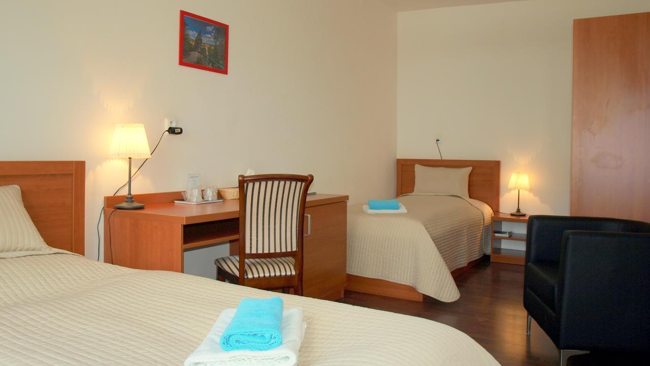 Pension Village Κάρλοβι Βάρι Εξωτερικό φωτογραφία