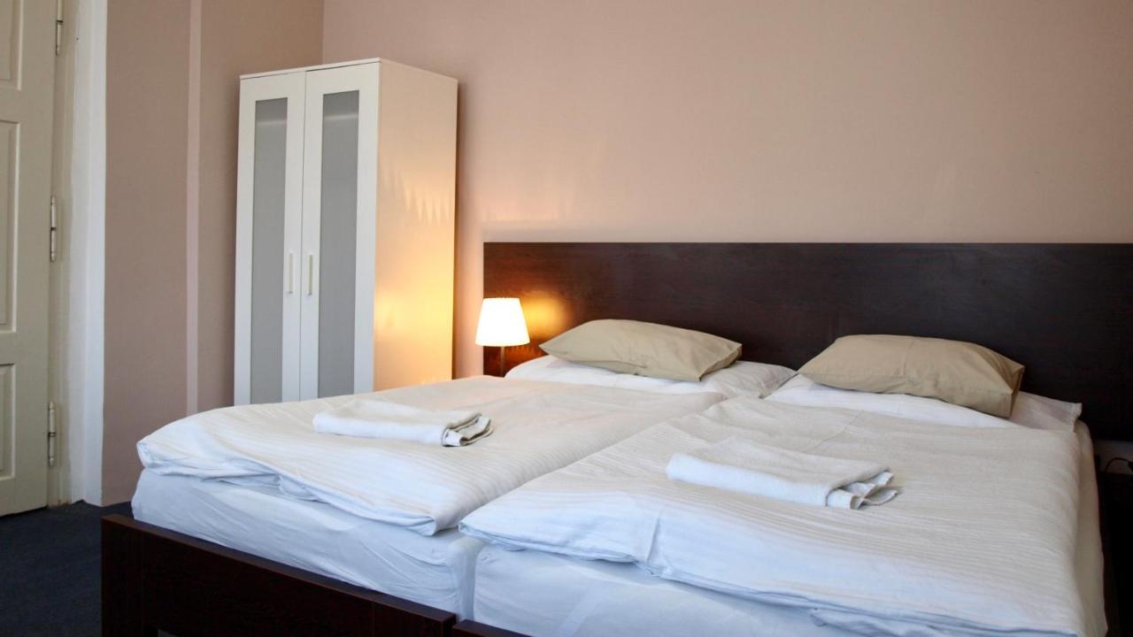 Pension Village Κάρλοβι Βάρι Εξωτερικό φωτογραφία