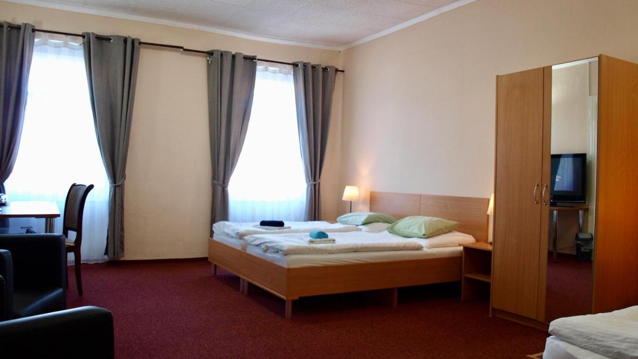 Pension Village Κάρλοβι Βάρι Εξωτερικό φωτογραφία