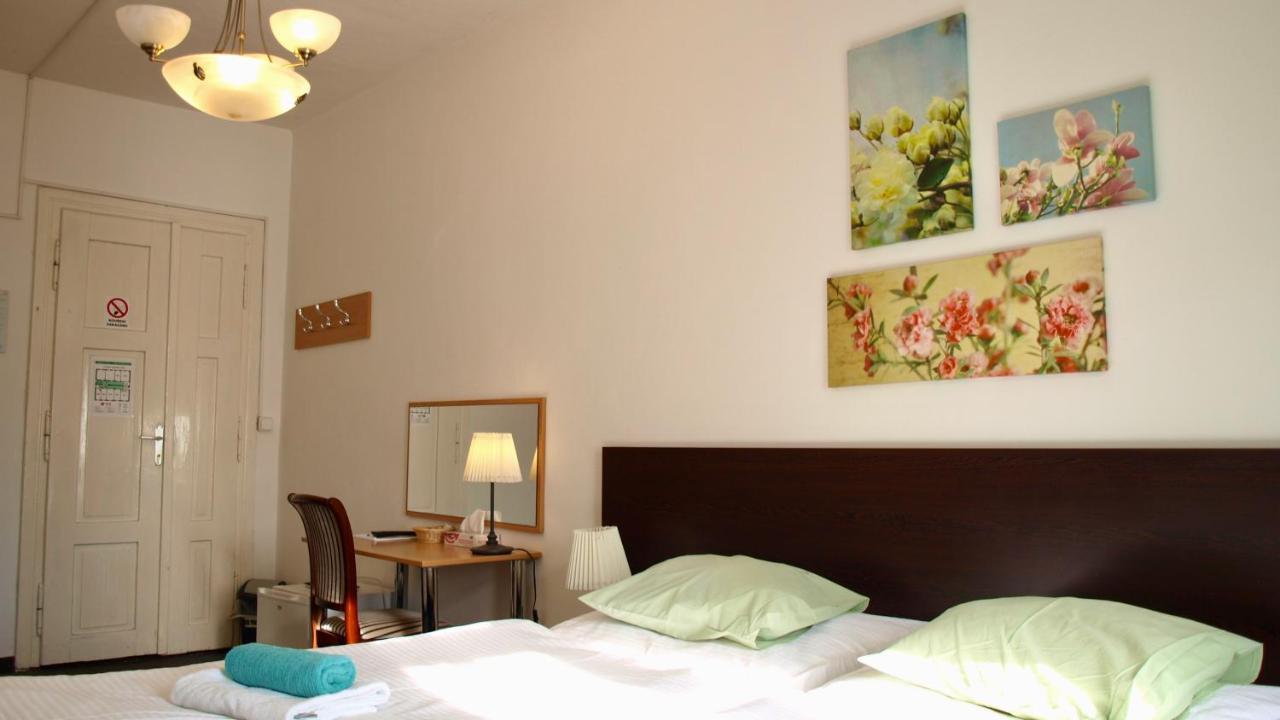 Pension Village Κάρλοβι Βάρι Εξωτερικό φωτογραφία