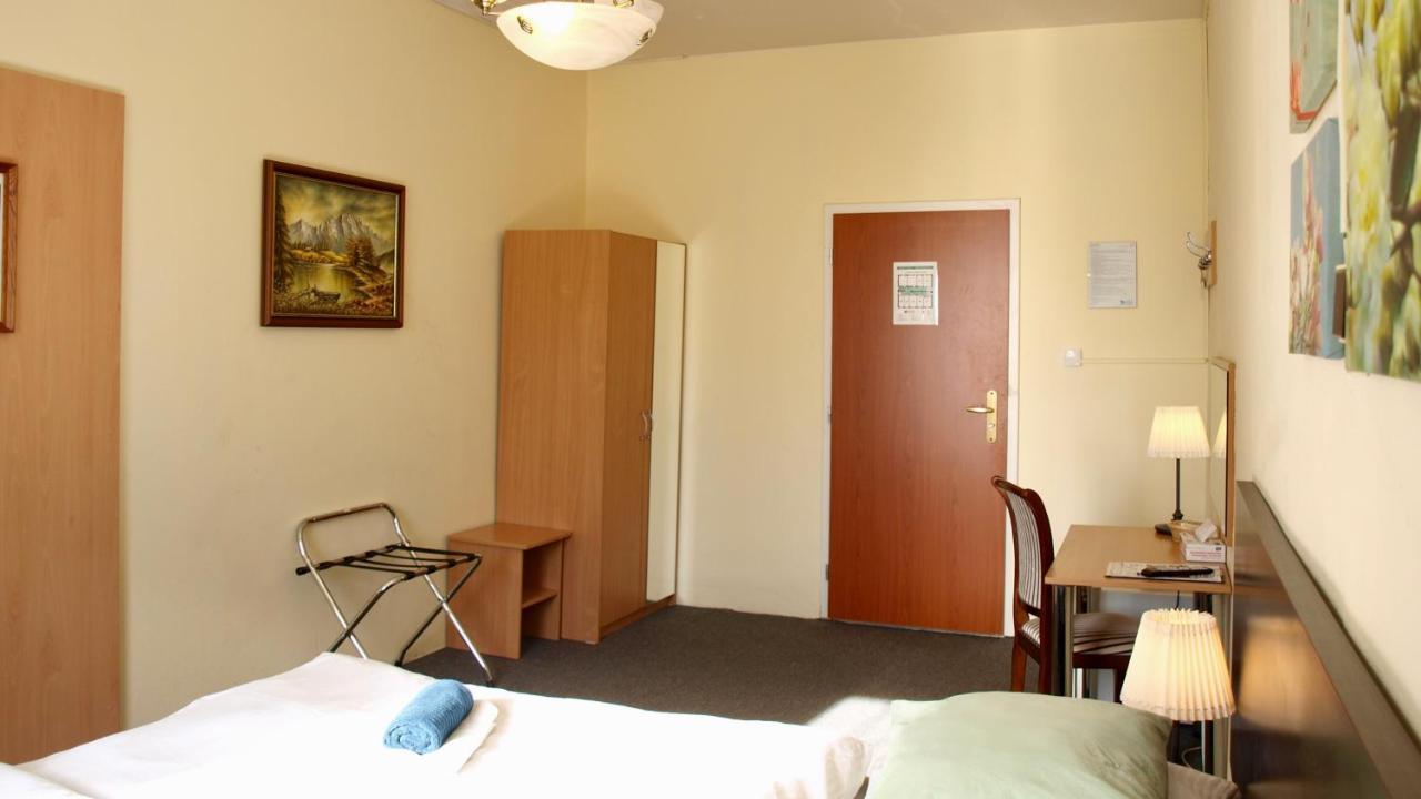Pension Village Κάρλοβι Βάρι Εξωτερικό φωτογραφία