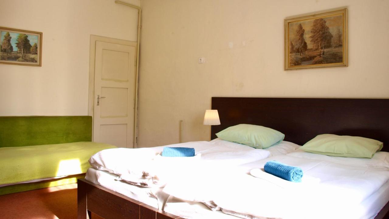Pension Village Κάρλοβι Βάρι Εξωτερικό φωτογραφία