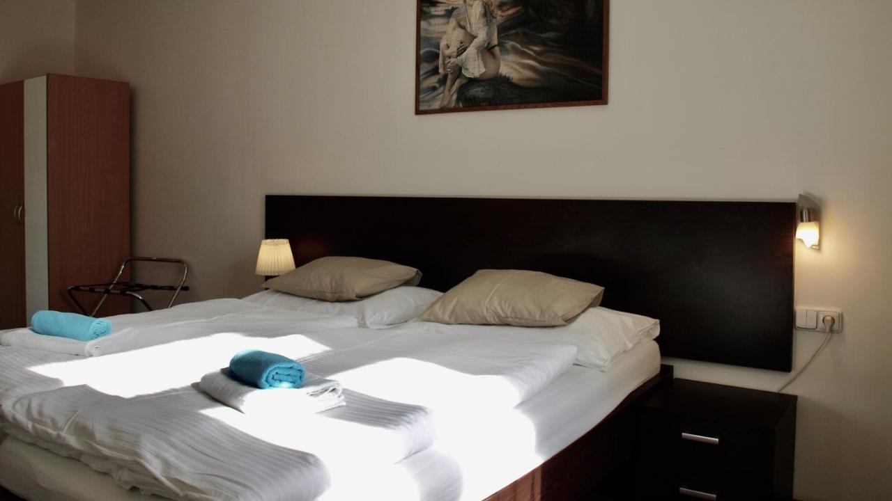 Pension Village Κάρλοβι Βάρι Εξωτερικό φωτογραφία